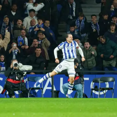 Yamal Peaks as Barcelona Chase Copenhagen Top